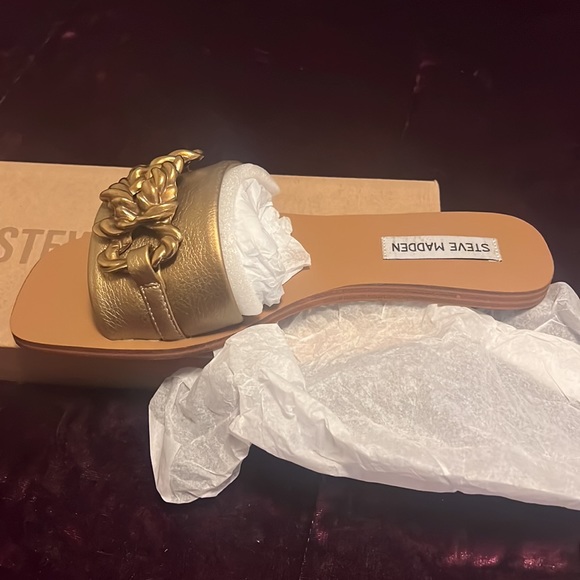 I’m selling some Steve Madden sandals - Picture 2 of 3